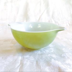 green pyrex bowl